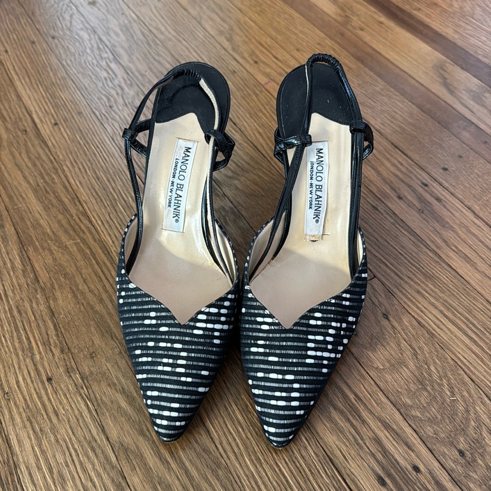 Women’s Manolo Blahnik Black and White Pointed Toe Slingback 38.5